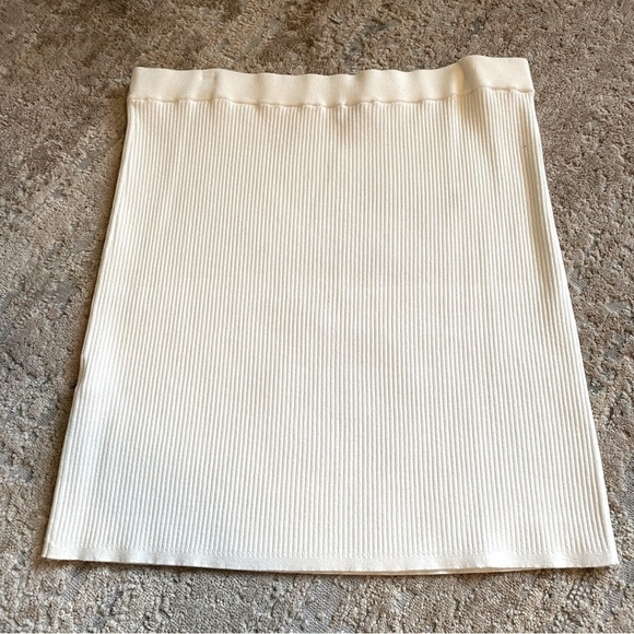 Wilfred Dresses & Skirts - Wilfred Aritzia Ribbed Tight Knit Mini Skirt Ivory White: XL